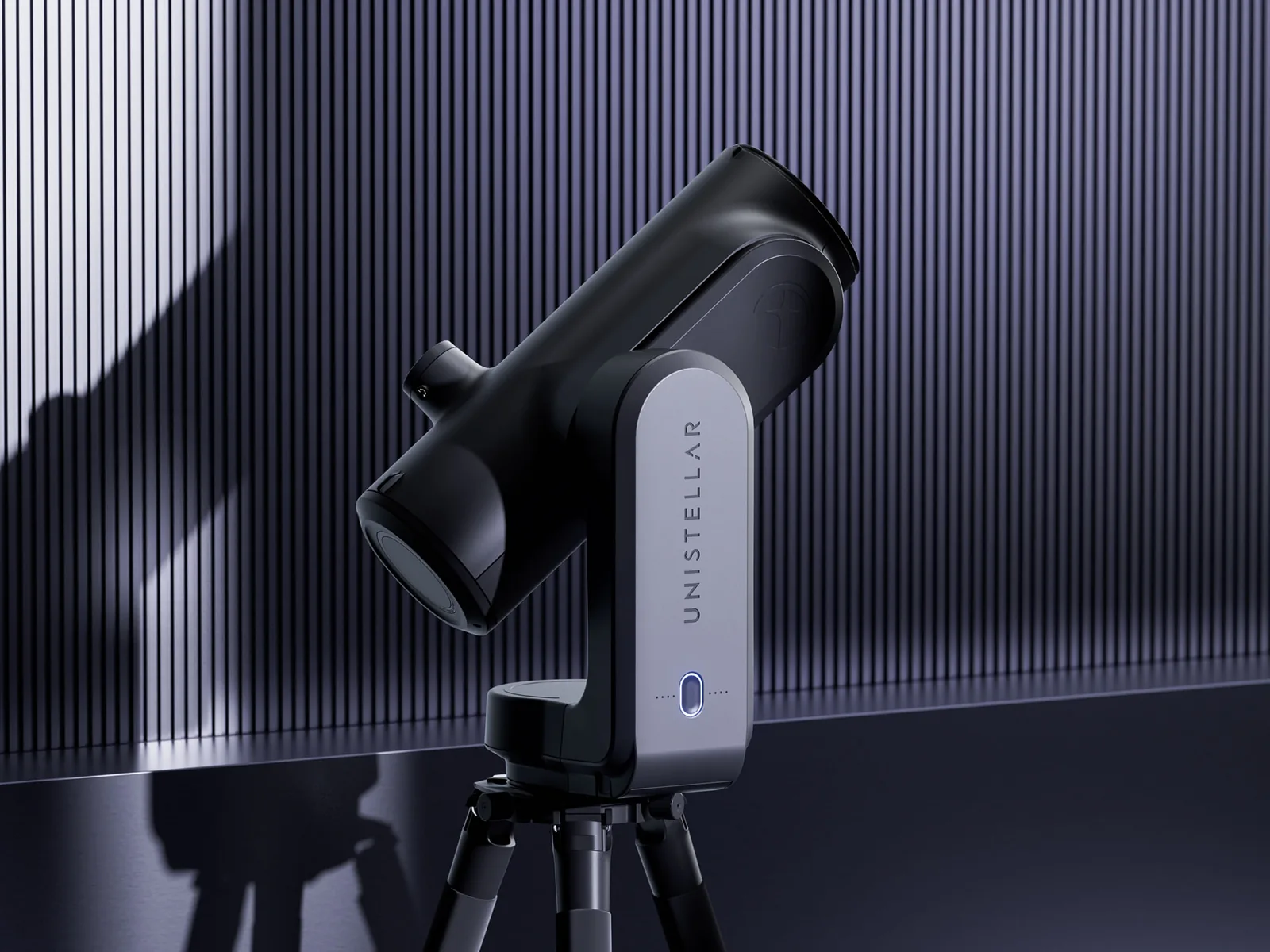 Telescopio inteligente Unistellar Odyssey negro y gris montado sobre trípode